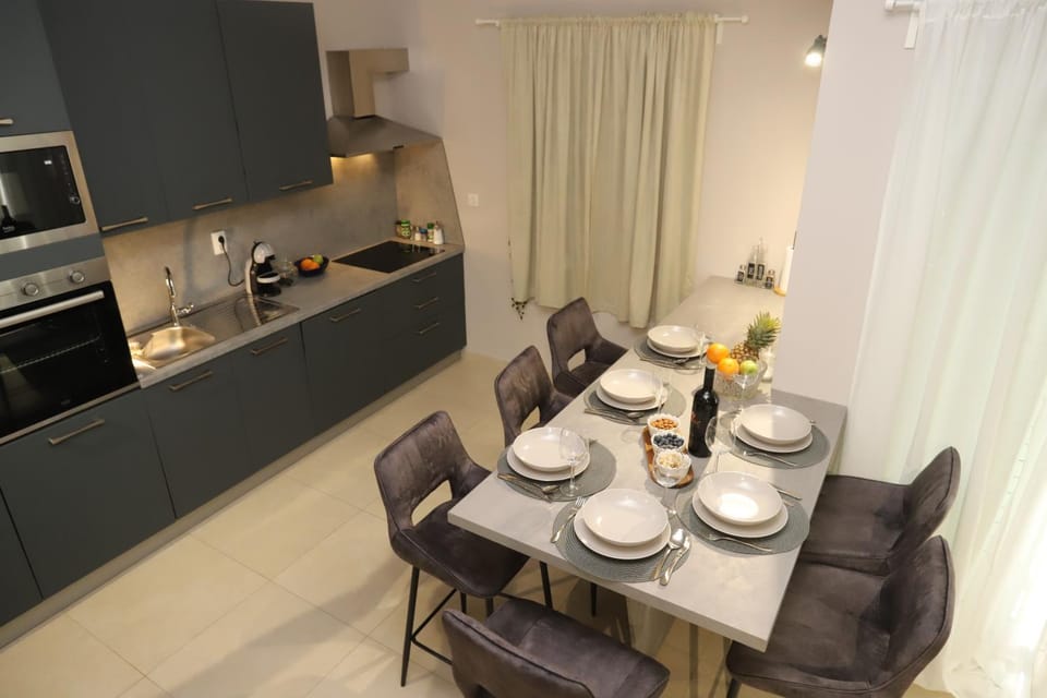 Brand New 3BR Apartment with Rooftop Sea View & Pool Villa Fiorentini Ciovo Apartment in Okrug Gornji