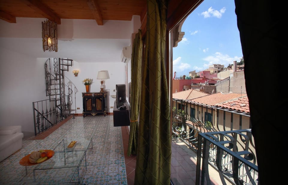 Balcony/Terrace, Living room, City view, Mountain view