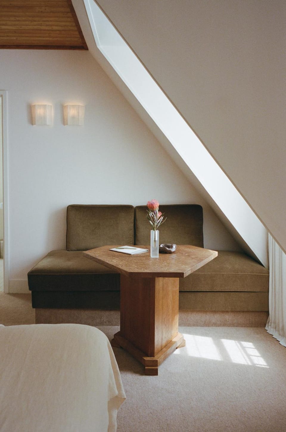 Photo of the whole room, Seating area, Bedroom