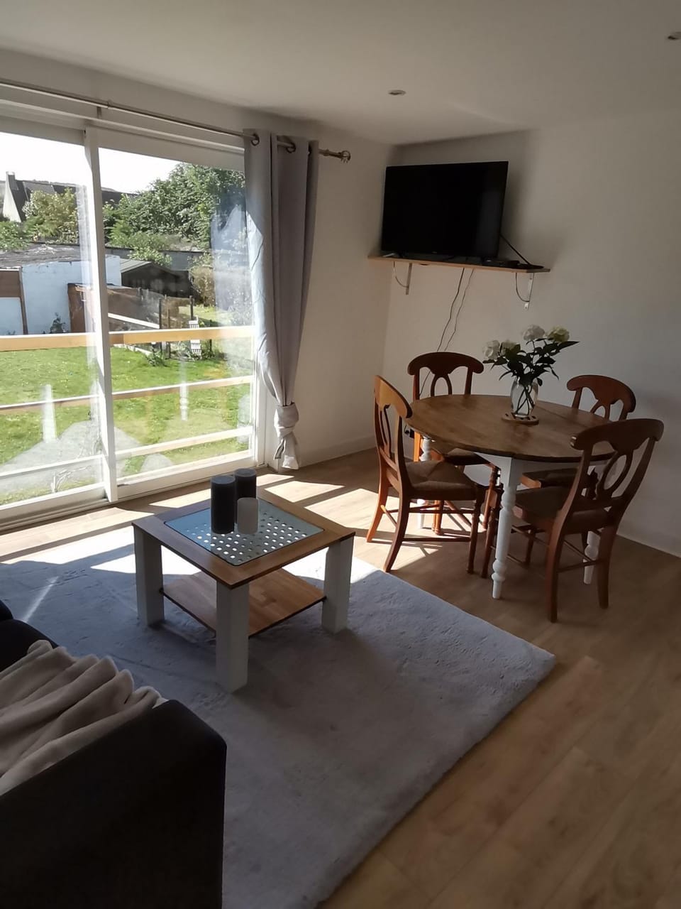 Living room, Dining area, Garden view