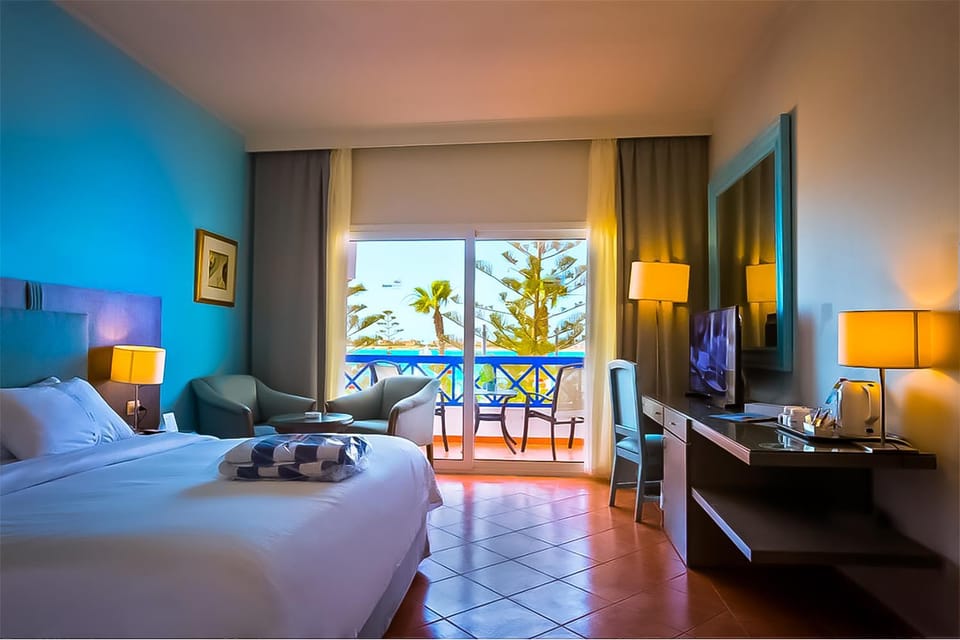 Bed, TV and multimedia, Bedroom