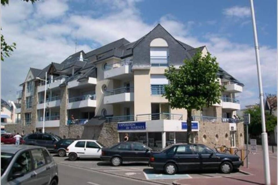 Property building, Neighbourhood