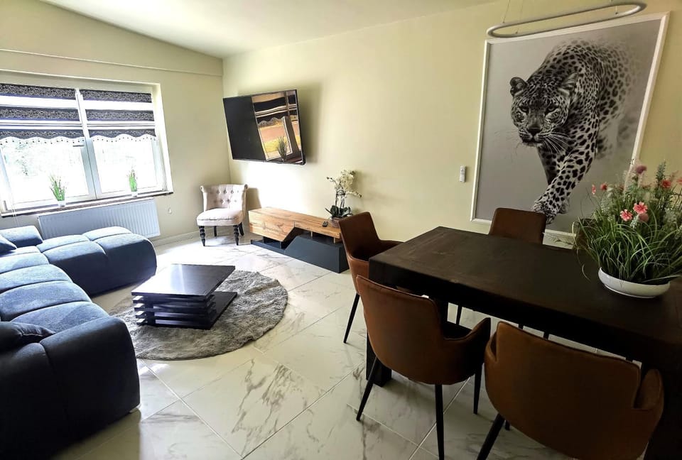 Living room, Seating area, Dining area