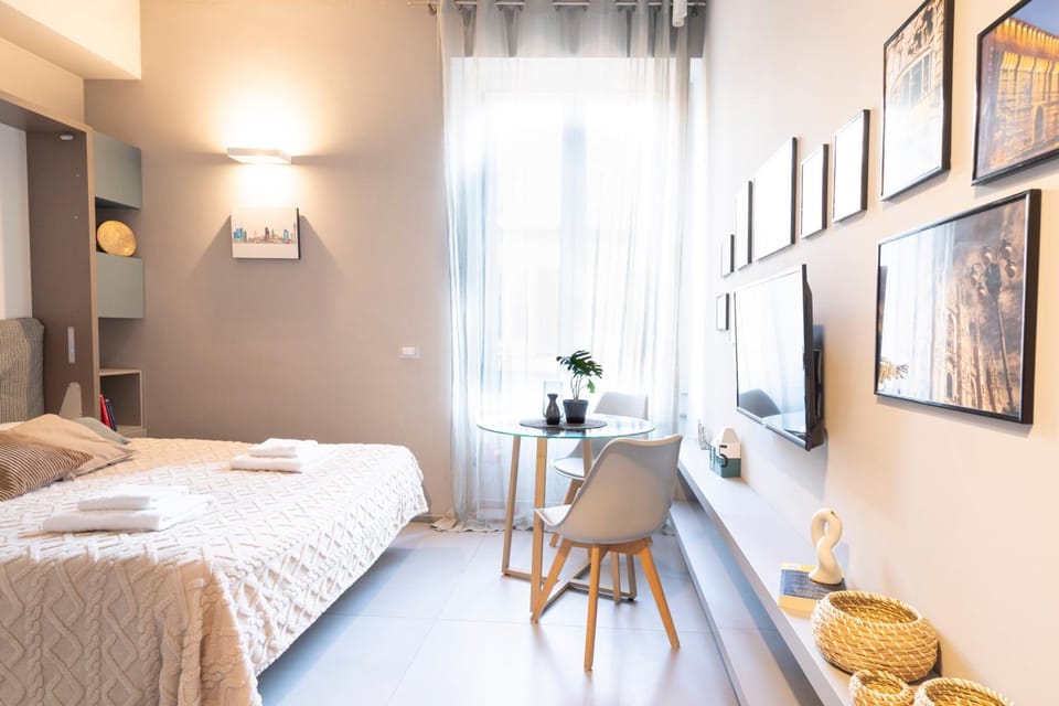 Bed, Dining area