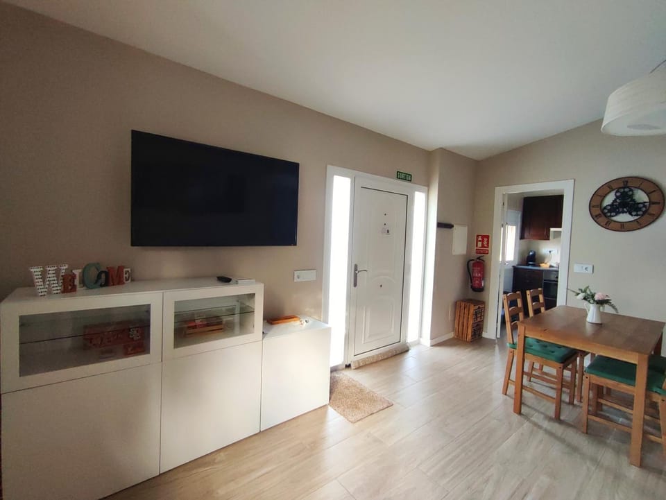 TV and multimedia, Living room, Dining area
