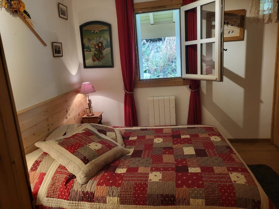 MAGNIFIQUE APPARTEMENT AVEC TERRASSE et VUE IMPRENABLE SUR LE CIRQUE DE FLAINE, 2 chambres et coin montagne, 6 personnes Apartment in Arâches-la-Frasse
