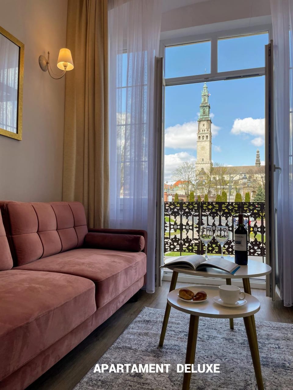 Balcony/Terrace, Living room, Landmark view