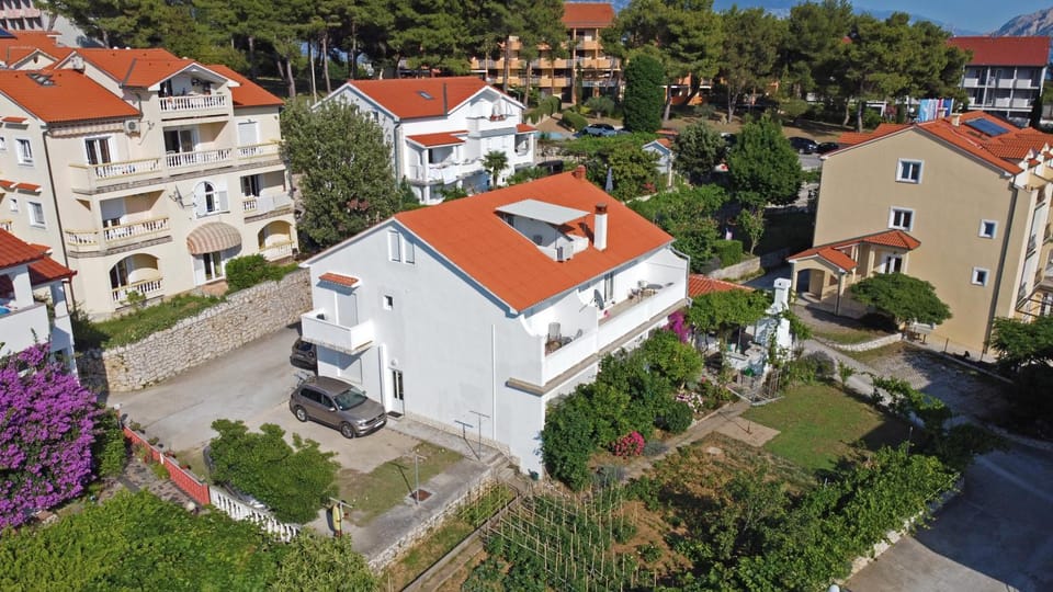 Property building, Garden, Balcony/Terrace, Garden view