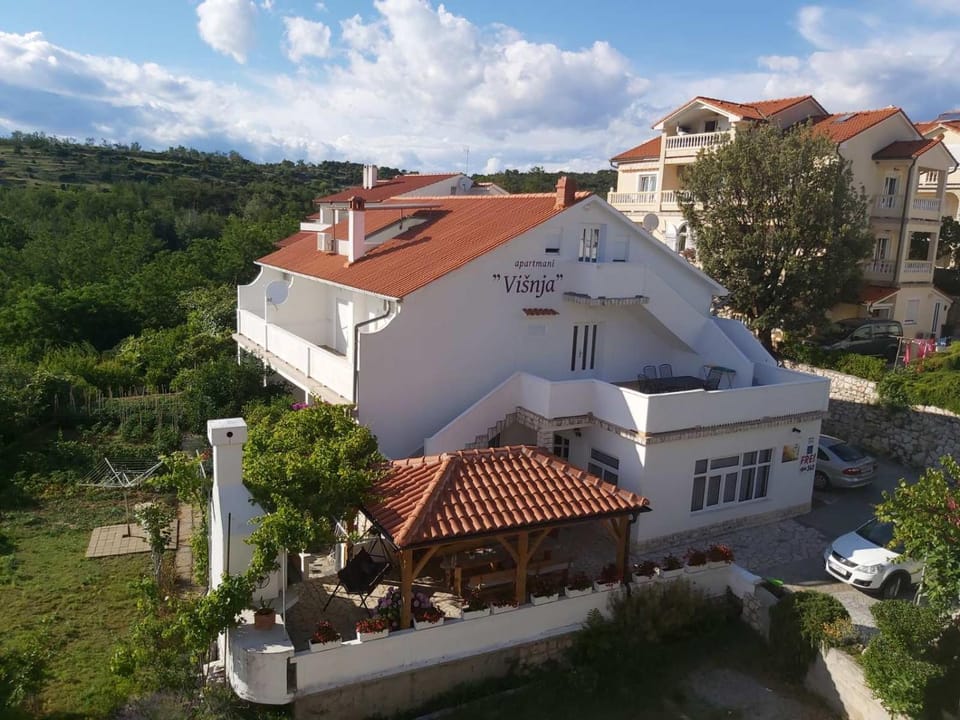 Property building, Garden, Balcony/Terrace