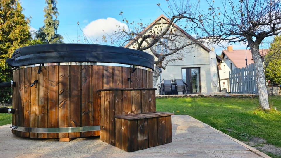 Garden, Hot Tub, Hot Tub, Garden view