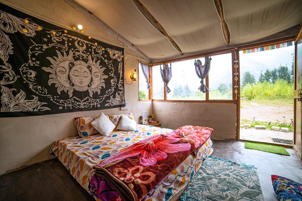 Photo of the whole room, Bedroom, Garden view