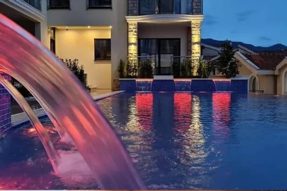 Swimming pool, Swimming pool