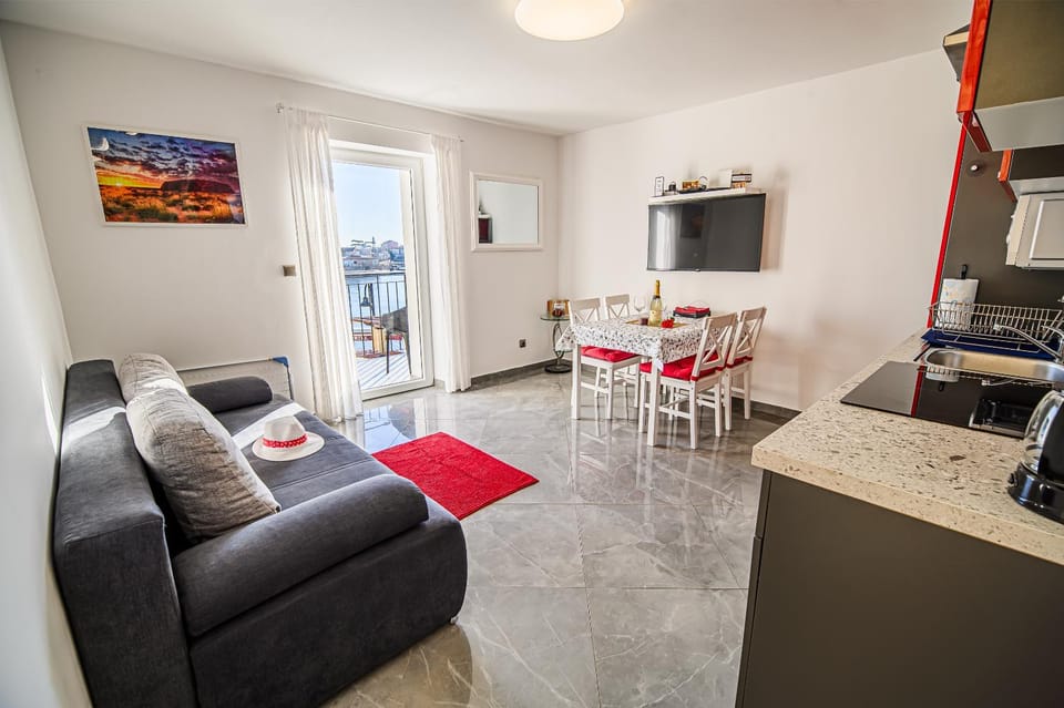 TV and multimedia, Kitchen or kitchenette, Living room, Seating area, Dining area, Evening entertainment, stove