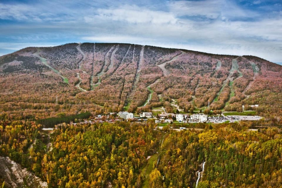 Condo climatisé près du Mont Sainte-Anne avec parc aquatique, piscine, spa, gym, arcades et billard ! Apartment hotel in Beaupre