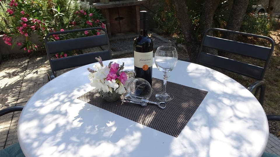 Property building, Garden, Drinks, Alcoholic drinks