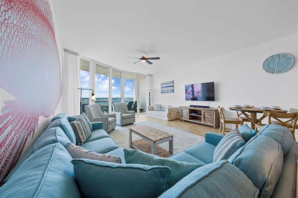 Day, TV and multimedia, View (from property/room), Balcony/Terrace, Living room, Seating area, Dining area, Pool view, Sea view, furniture