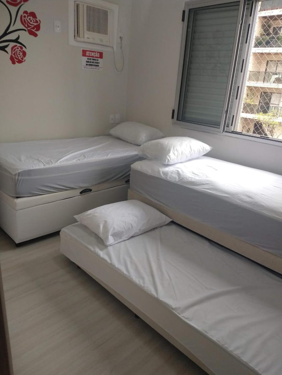 Apt Guarujá lado praia 2 Dorm FAN 2 WI-FI , Netflix, mobiliado, Ar, 1vaga, até 6 pessoas Apartment in State of São Paulo
