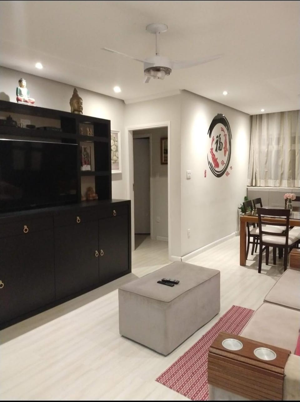 Apt Guarujá lado praia 2 Dorm FAN 2 WI-FI , Netflix, mobiliado, Ar, 1vaga, até 6 pessoas Apartment in State of São Paulo