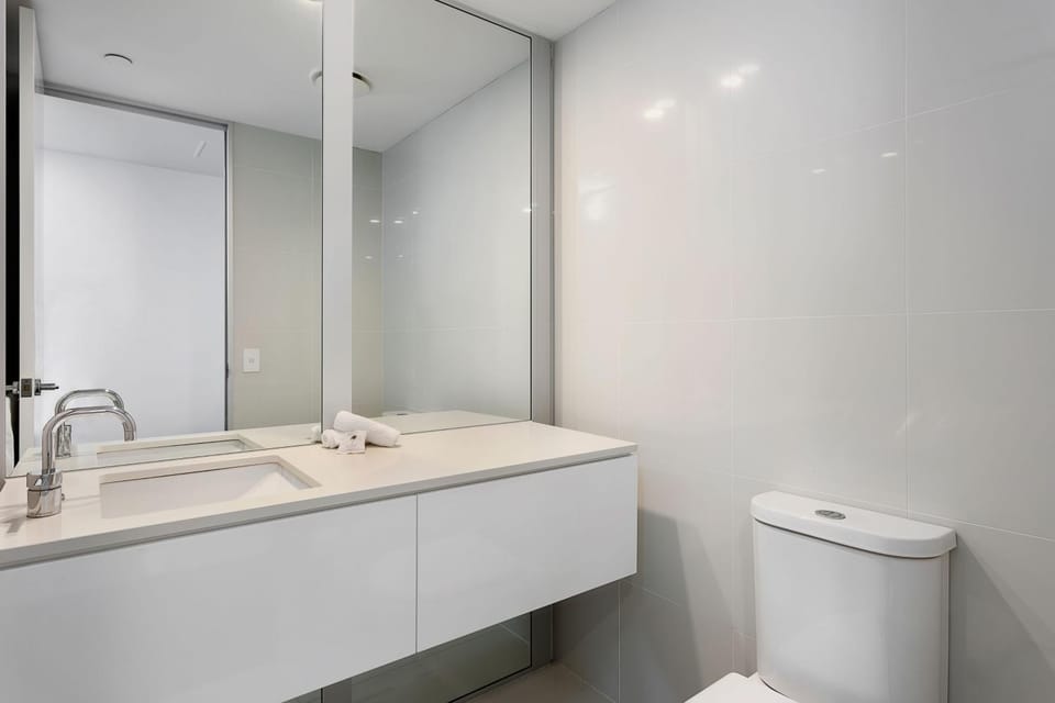 Luxury 3 Bedroom Apartment with Ocean Views - Coast HM Apartment in Surfers Paradise Boulevard