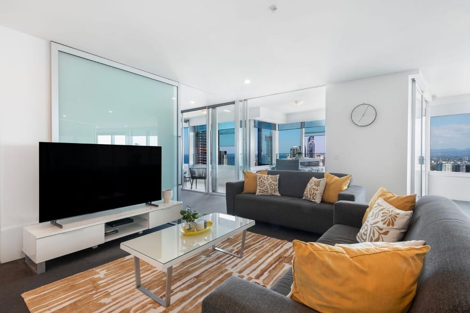 Luxury 3 Bedroom Apartment with Ocean Views - Coast HM Apartment in Surfers Paradise Boulevard