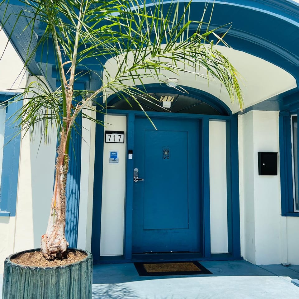 The Wilshire Metro Hostel in San Fernando Valley