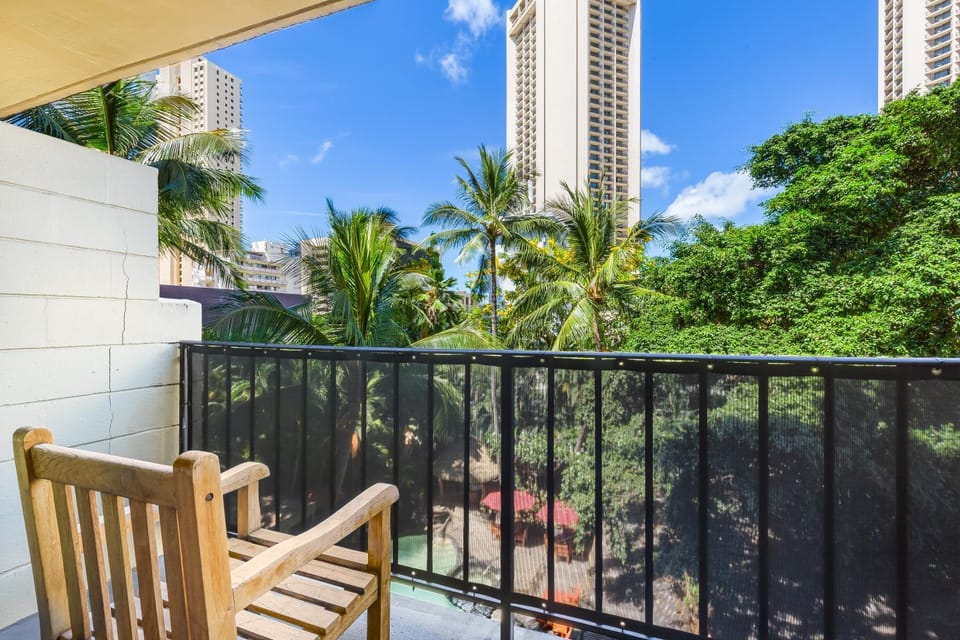 Castle Bamboo Waikīkī Hotel Hotel in Honolulu