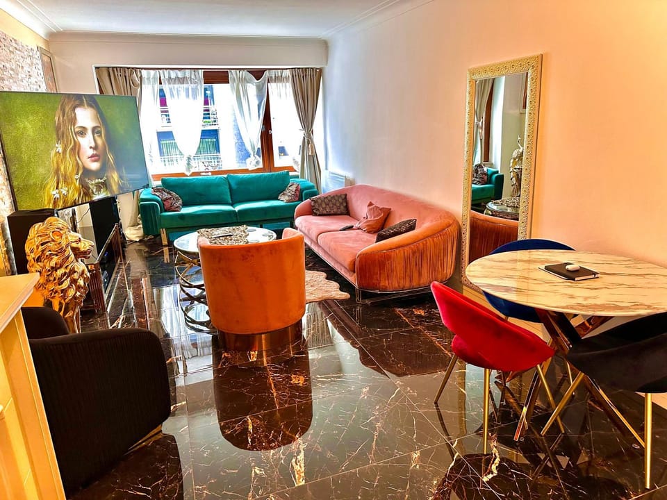 Living room, Dining area