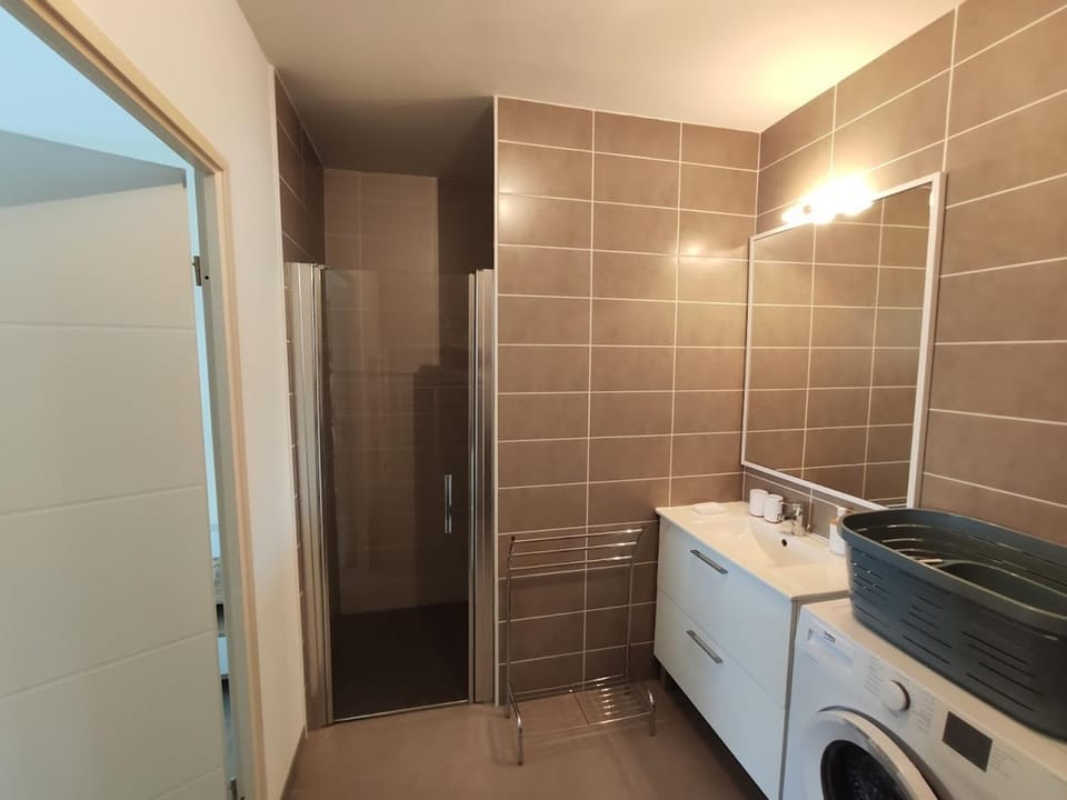Appartement Moderne Centre-Ville Biscarrosse - Plage à Proximité - 4 Pers - WiFi et Parking Inclus - FR-1-319-443 Apartment in Parentis-en-Born