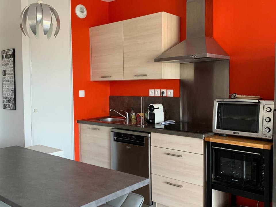 Appartement Moderne Centre-Ville Biscarrosse - Plage à Proximité - 4 Pers - WiFi et Parking Inclus - FR-1-319-443 Apartment in Parentis-en-Born