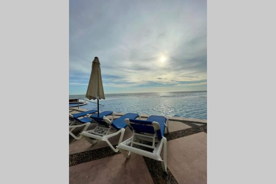 Condominio de lujo a Pie de Playa Apartment in Mazatlan