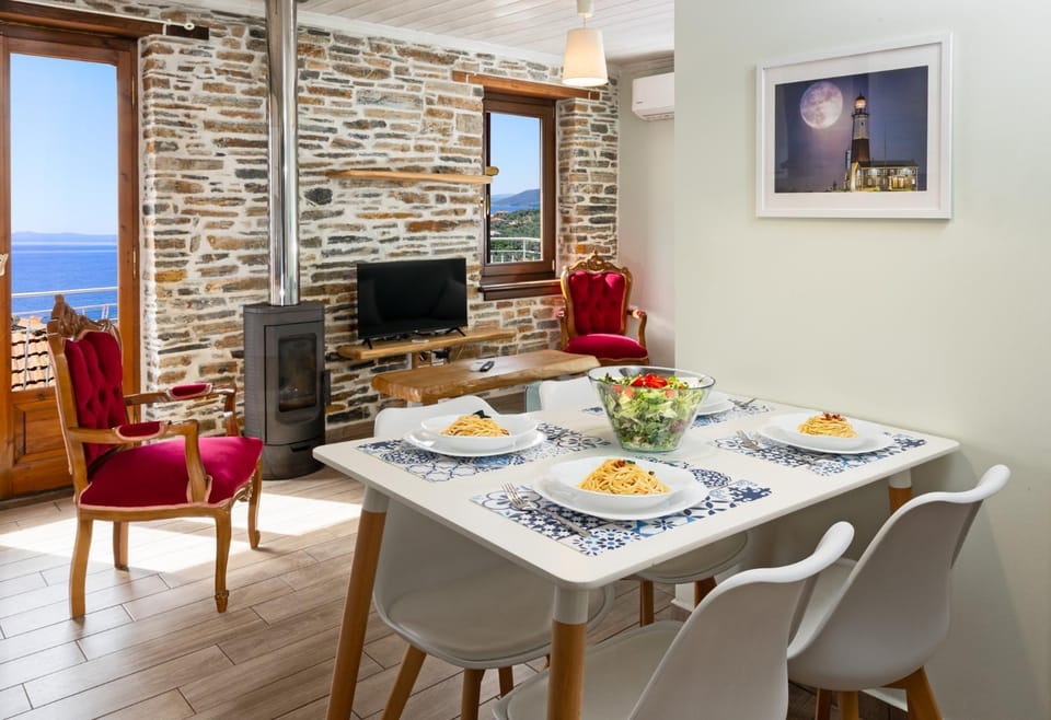 Communal lounge/ TV room, Dining area