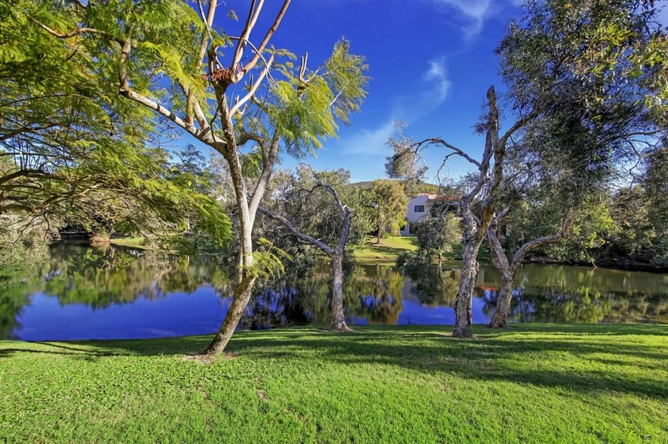 Luxury Lakeside Villa Villa in Coolum Beach