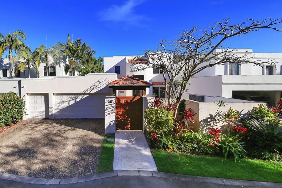 Luxury Lakeside Villa Villa in Coolum Beach