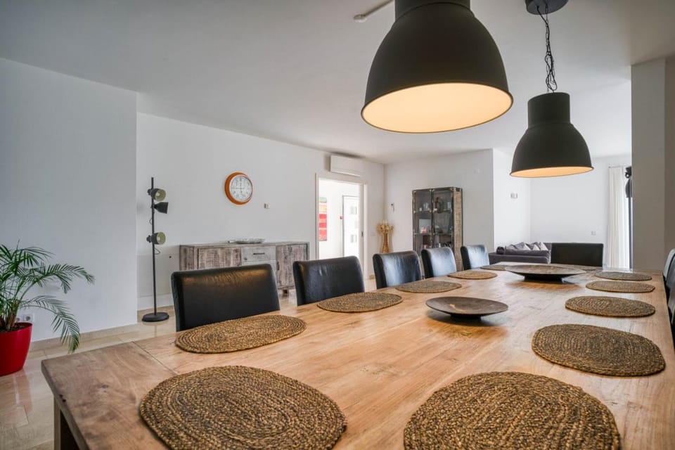 Casa Rosa: Exclusive Hilltop Estate with Heated Pool & Sea Views Villa in Loulé