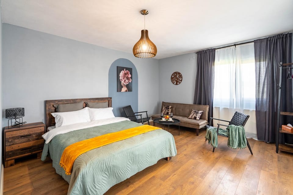 Photo of the whole room, Bedroom