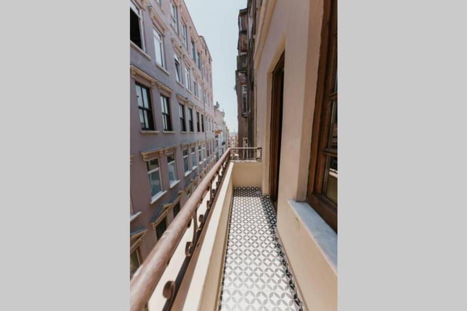 Galadoo Suites 3rd Floor Apartment in Istanbul