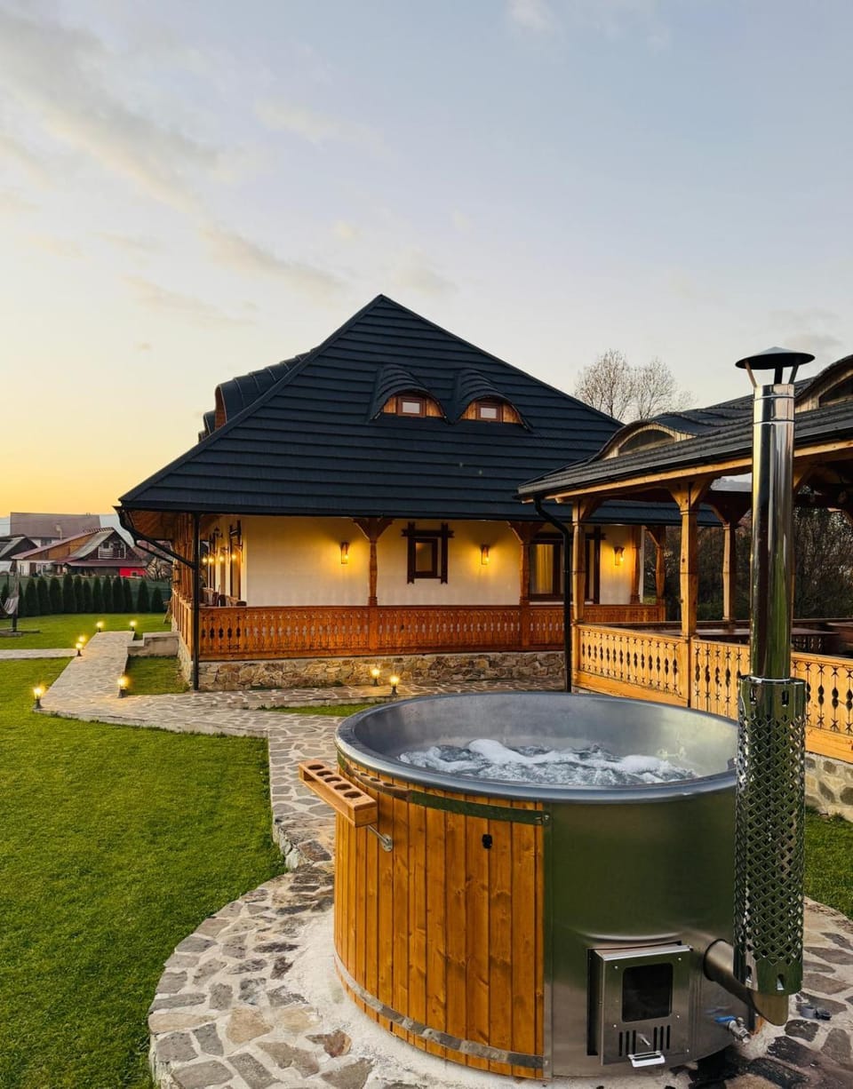Casa Moroșanului Vișeu de Sus Bed and Breakfast in Romania