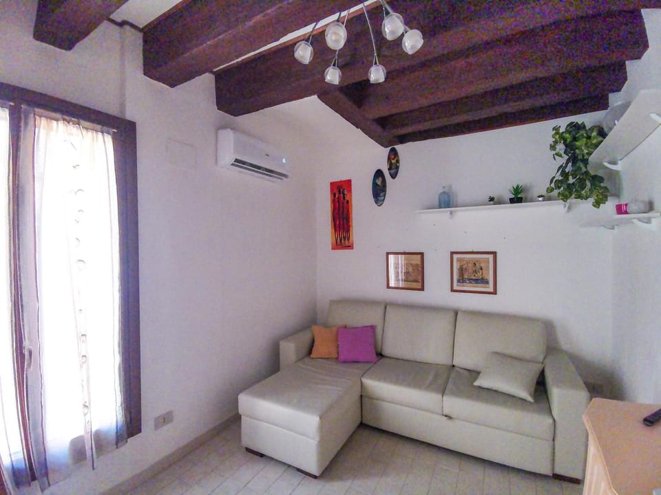 Living room, Seating area, air conditioner