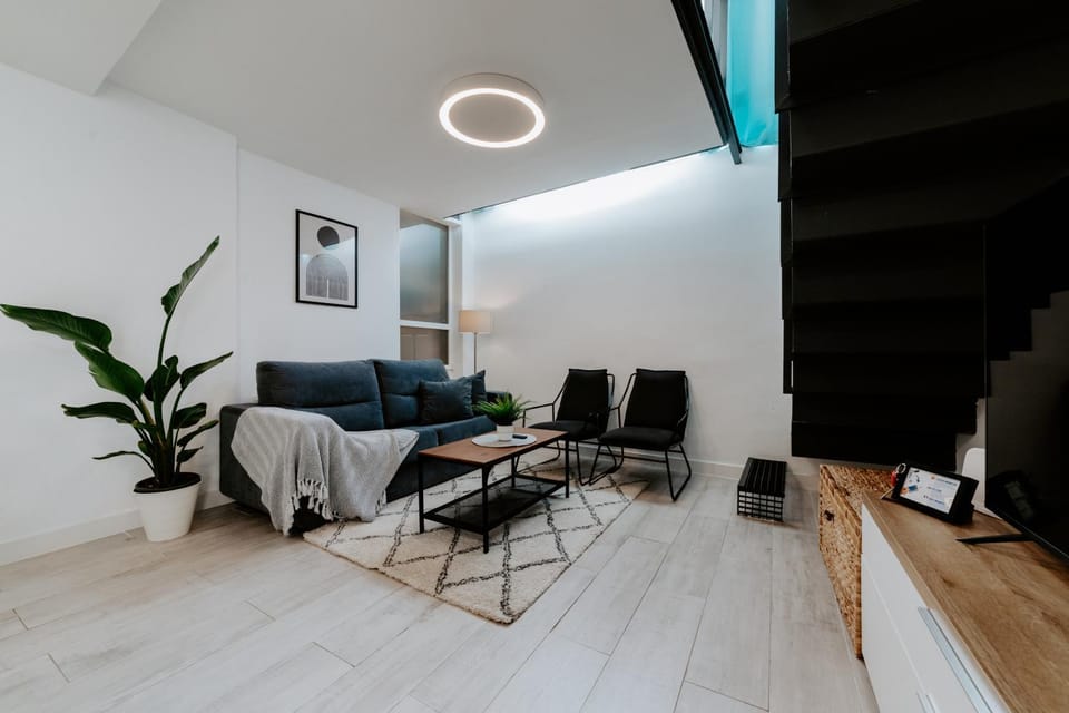 TV and multimedia, Living room, Seating area, Dining area