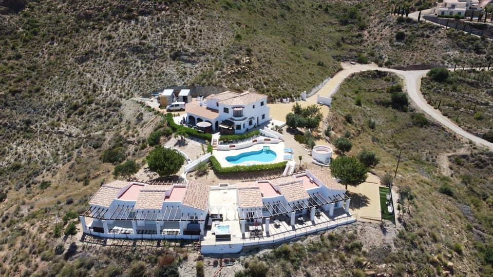Property building, Restaurant/places to eat, Bird's eye view, Swimming pool, Breakfast