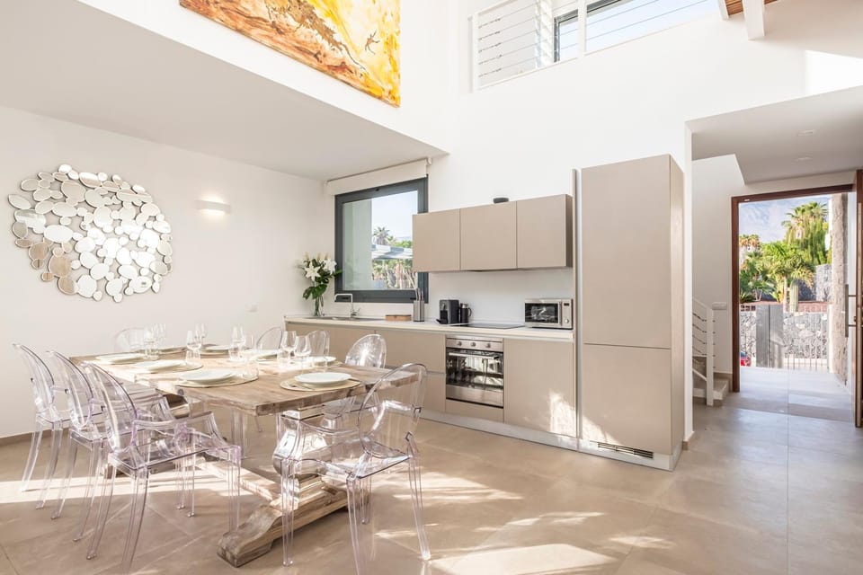 Kitchen or kitchenette, Dining area, Communal kitchen