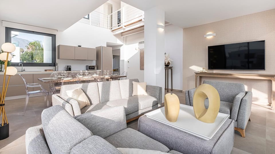 Communal lounge/ TV room, TV and multimedia, Living room, Seating area