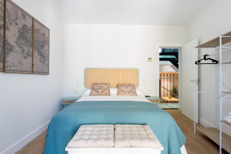 Bed, Photo of the whole room, Bedroom