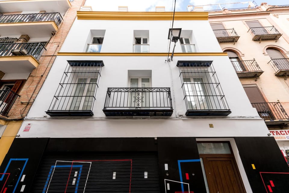 Facade/entrance, Balcony/Terrace