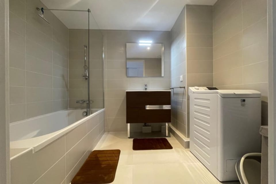 Beautiful Bright Apt At 3 Min Walk From The Beach Apartment in Antibes