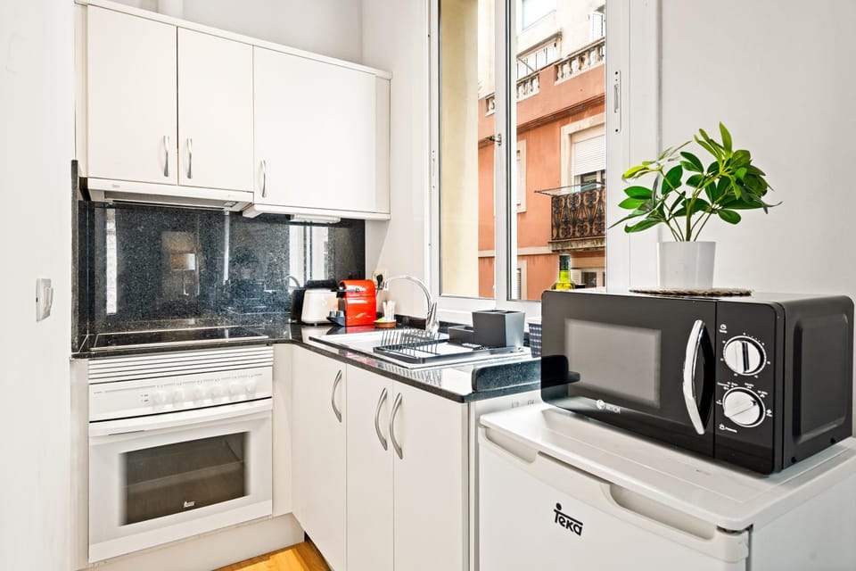 Coffee/tea facilities, Kitchen or kitchenette, minibar, oven, toaster