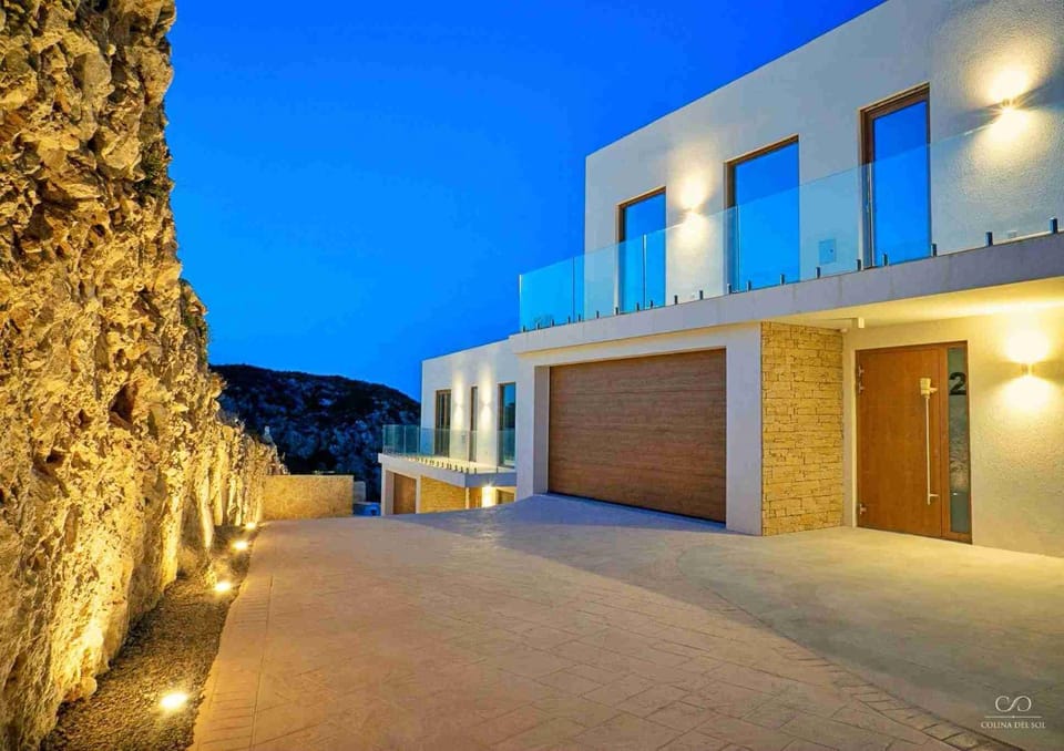 Property building, Patio, Facade/entrance