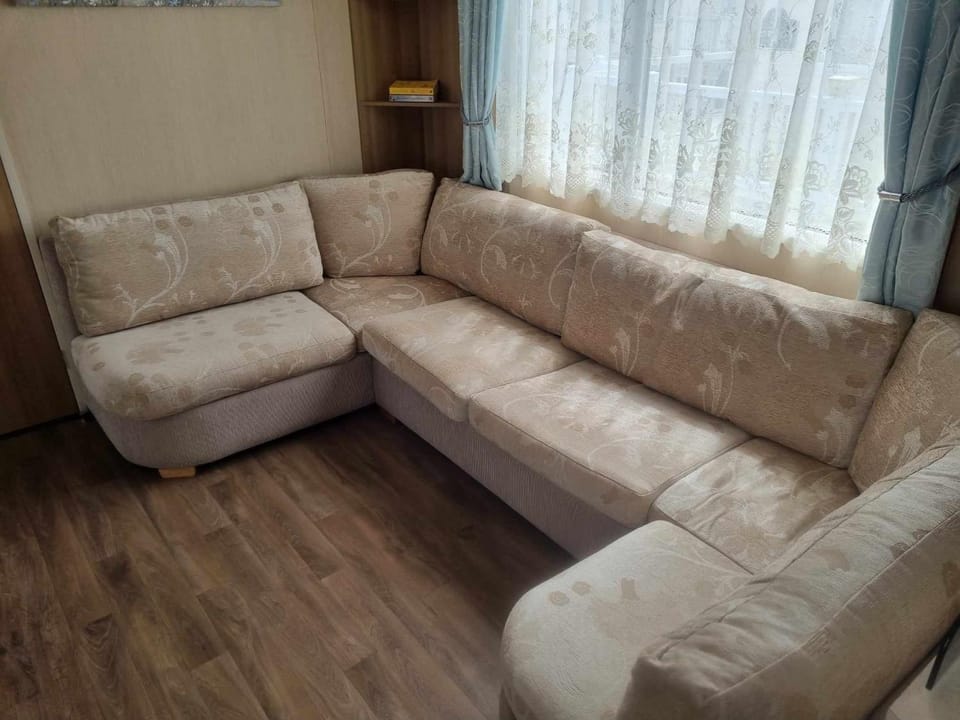 8 BERTH DELUXE CARAVAN PG31 Campground/ 
RV Resort in Chapel Saint Leonards