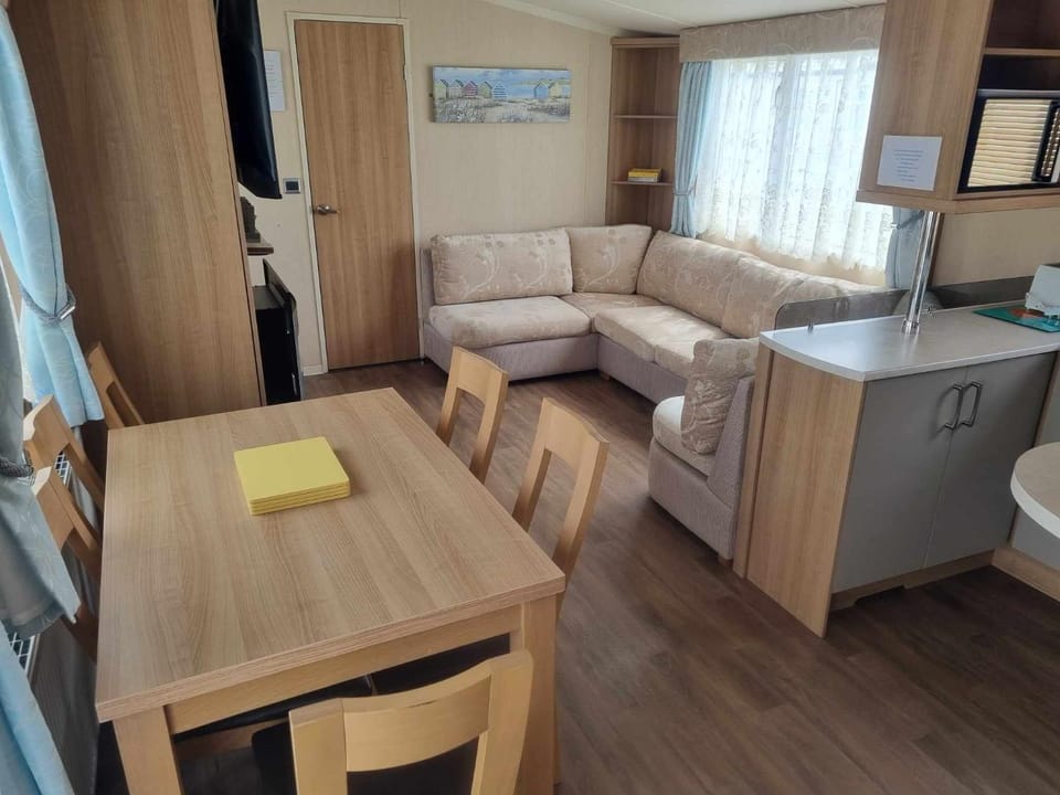 8 BERTH DELUXE CARAVAN PG31 Campground/ 
RV Resort in Chapel Saint Leonards