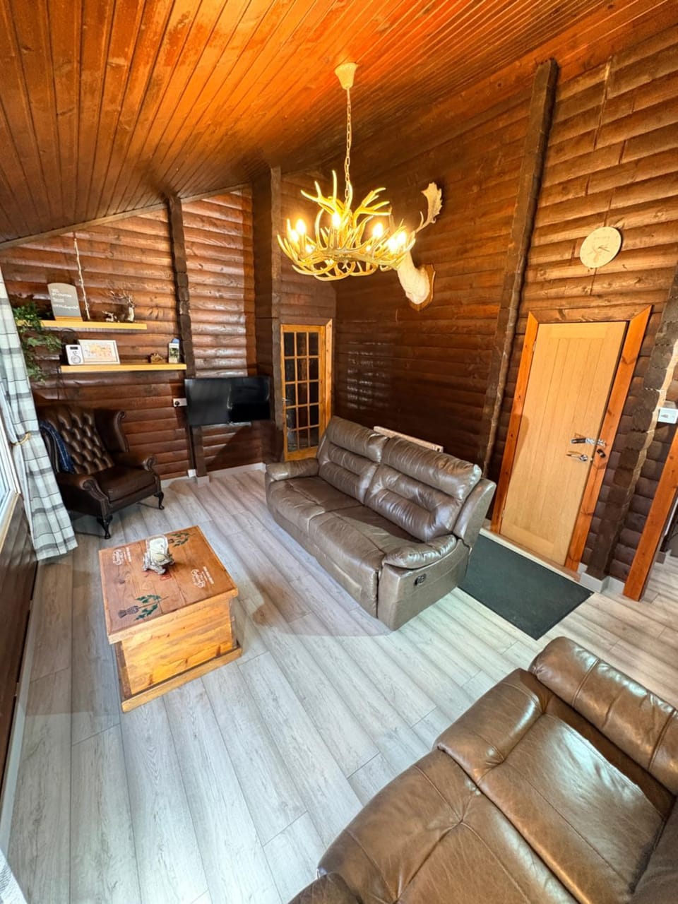 Antler Lodge Traditional Log Cabin Cabin in Scotland